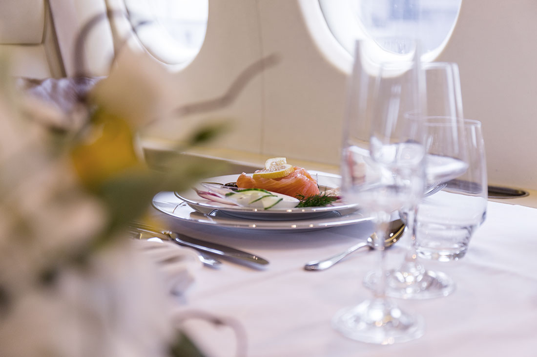 Business Jet chartern Kulinarik an Board Österreich, Businessjet mieten, Businessjets Österreich, Business Flugzeug, Privat Business fliegen.