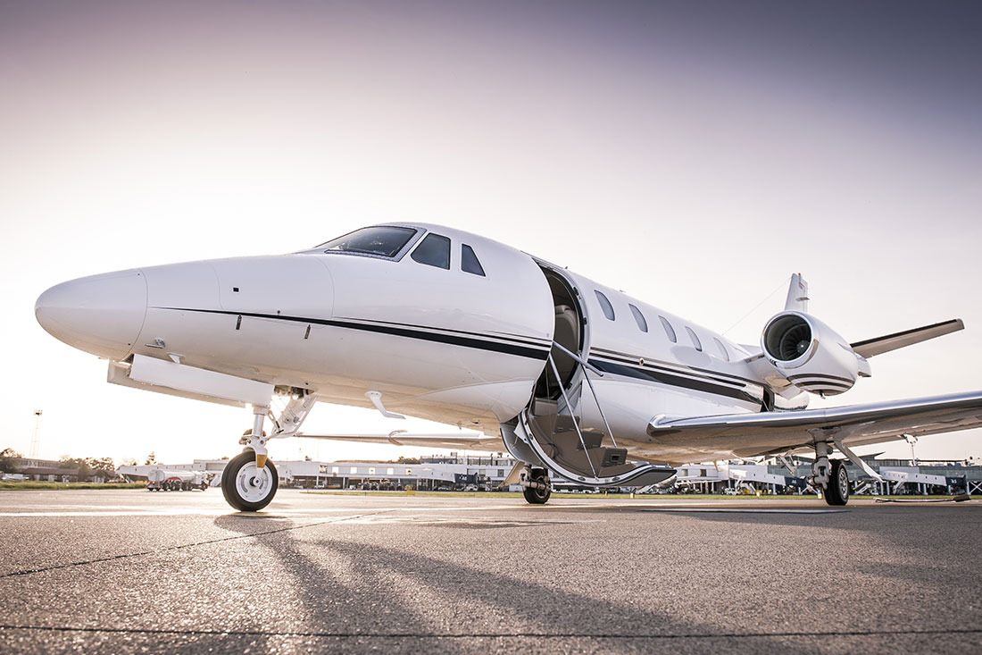 Privatflugzeug chartern kurzfristig. Privat Flugzeug chartern , Privat Jet mieten, Helikopter mieten. AEROX Österreich